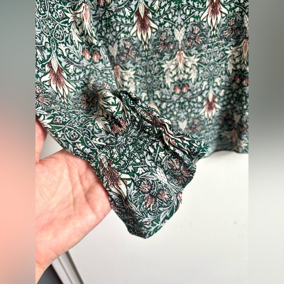 H&M Green and White Graphic Long Sleeve Blouse - Picture 4 of 6